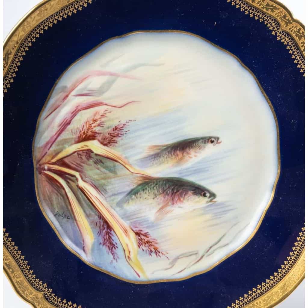 Douze Assiettes en porcelaine de Limoges à décors de poissons pour " Emile Bourgeois à Paris "XIXème