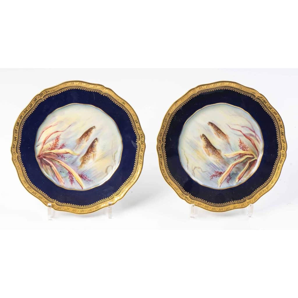 Douze Assiettes en porcelaine de Limoges à décors de poissons pour " Emile Bourgeois à Paris "XIXème
