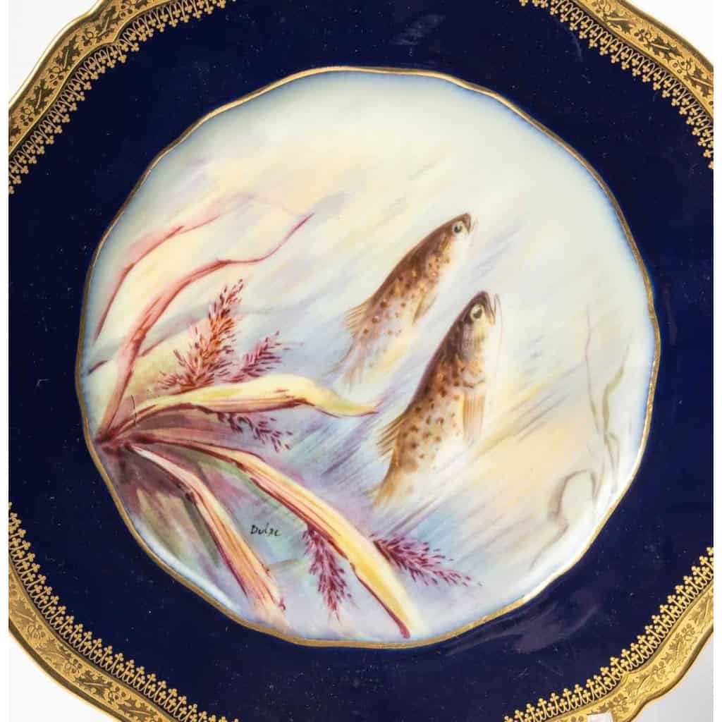 Douze Assiettes en porcelaine de Limoges à décors de poissons pour " Emile Bourgeois à Paris "XIXème