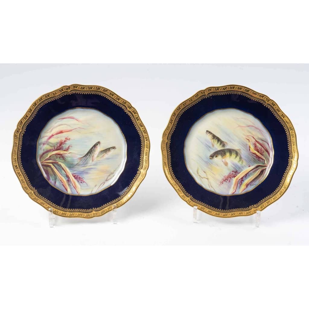 Douze Assiettes en porcelaine de Limoges à décors de poissons pour " Emile Bourgeois à Paris "XIXème