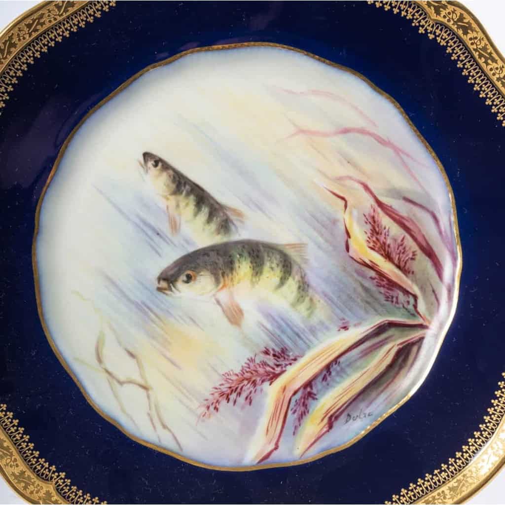 Douze Assiettes en porcelaine de Limoges à décors de poissons pour " Emile Bourgeois à Paris "XIXème