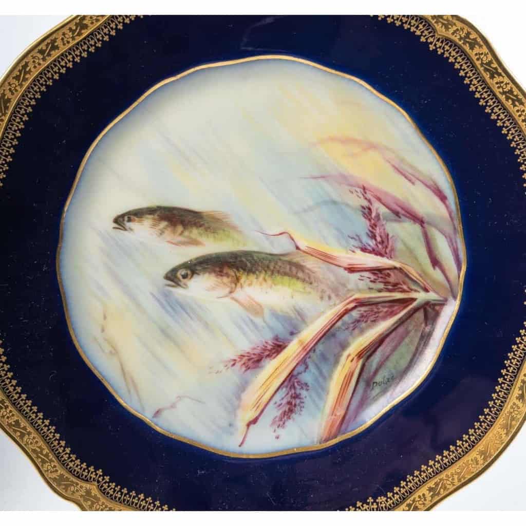 Douze Assiettes en porcelaine de Limoges à décors de poissons pour " Emile Bourgeois à Paris "XIXème
