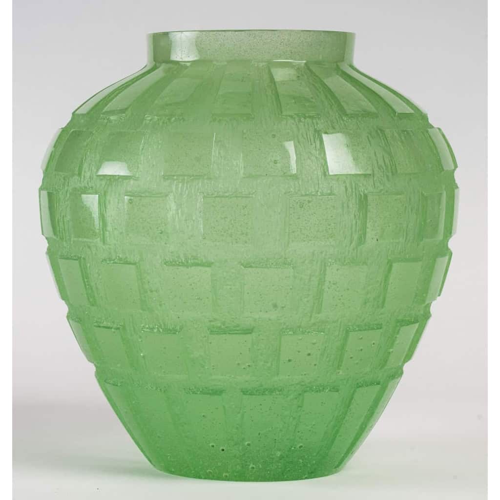Vase « Rythmes » pâte de cristal vert, DAUM FRANCE | Biron ||||||||