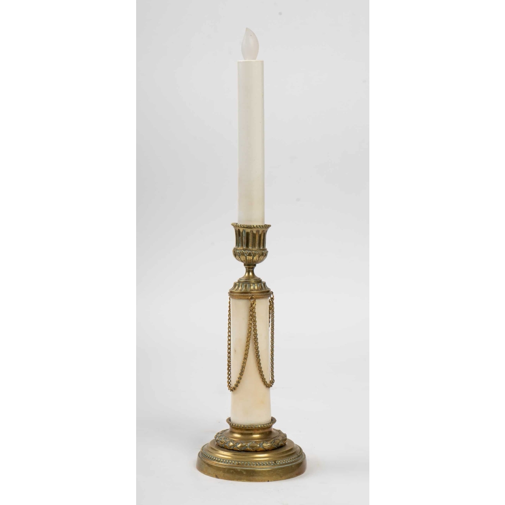 Paire de bougeoirs en bronze et marbre, XXème siècle