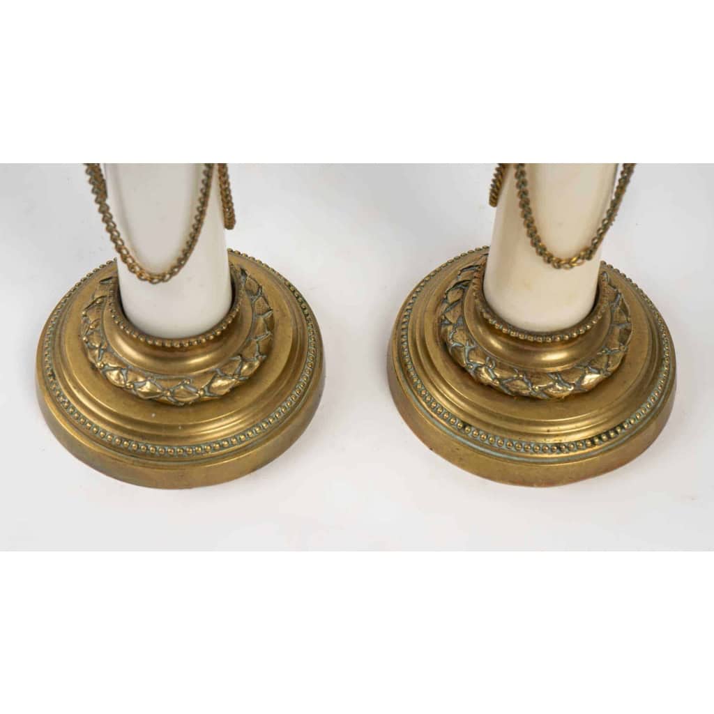 Paire de bougeoirs en bronze et marbre, XXème siècle