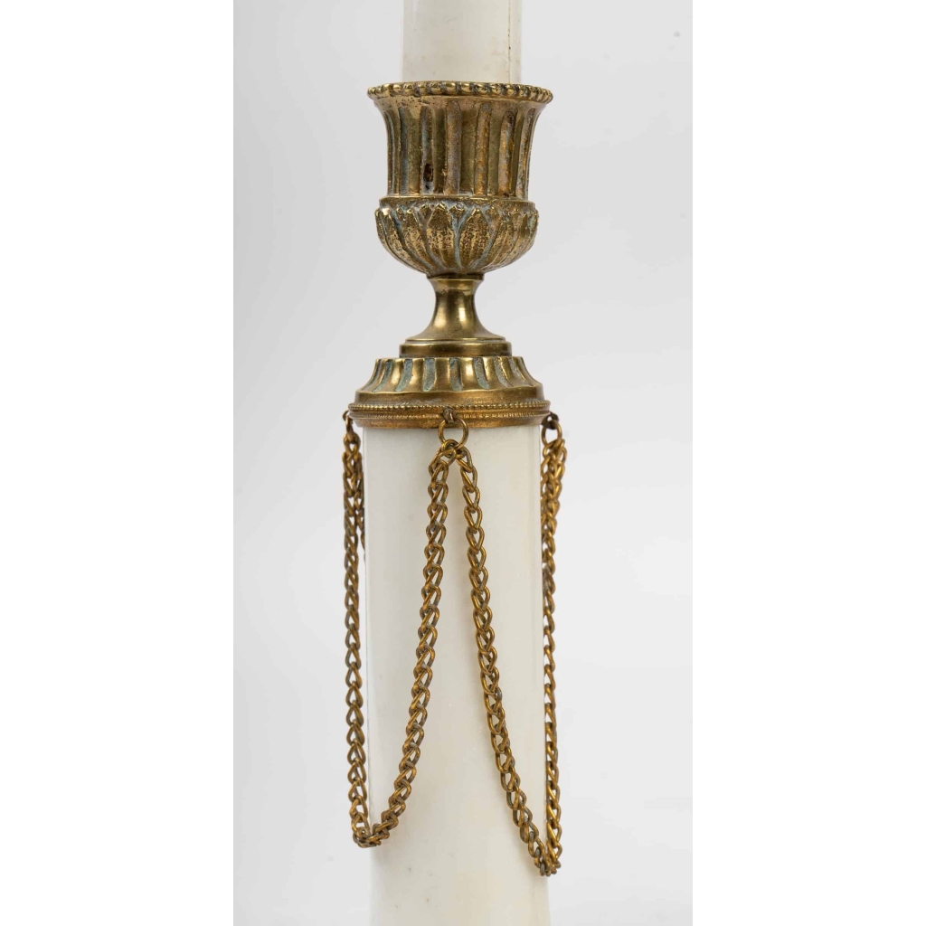 Paire de bougeoirs en bronze et marbre, XXème siècle