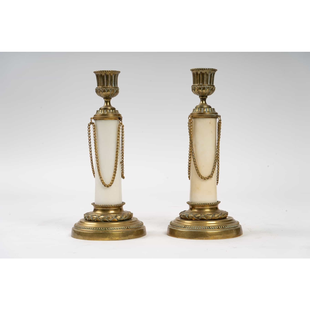 Paire de bougeoirs en bronze et marbre, XXème siècle