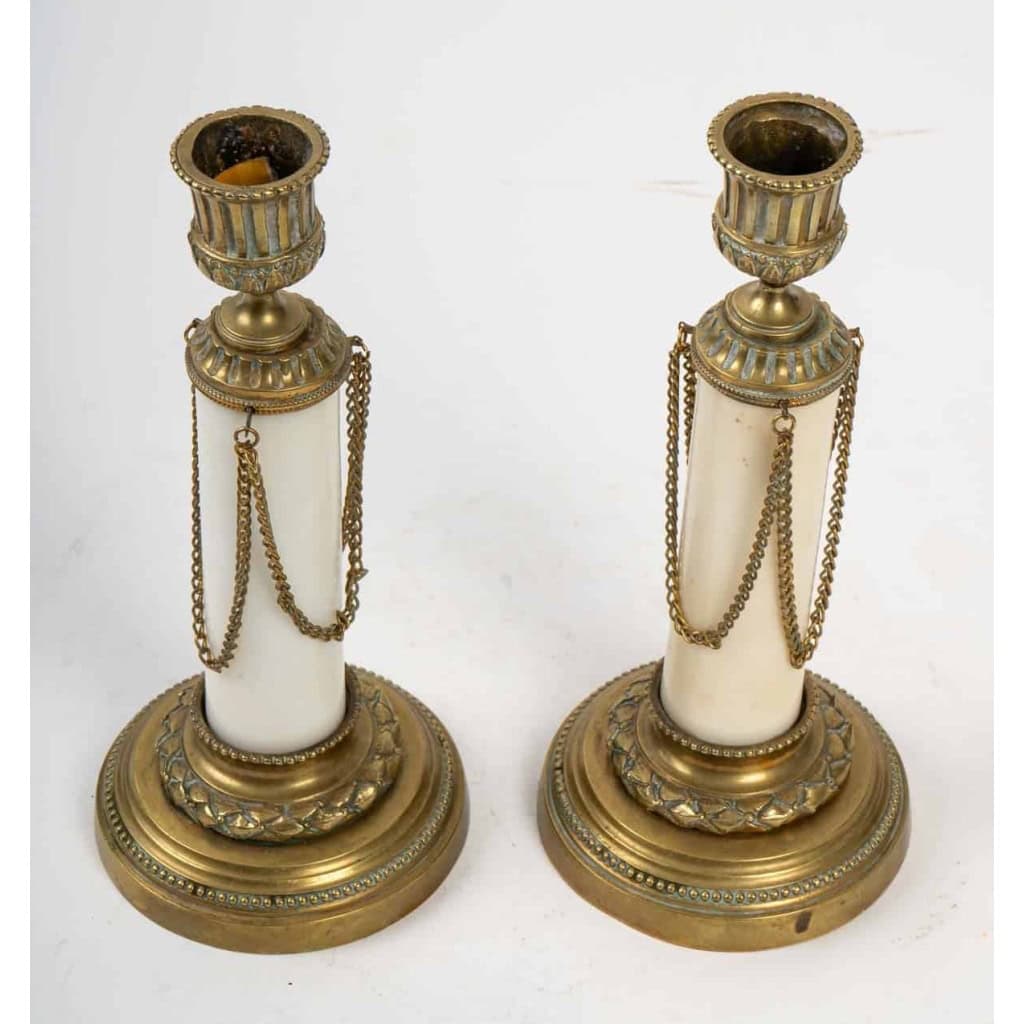 Paire de bougeoirs en bronze et marbre, XXème siècle