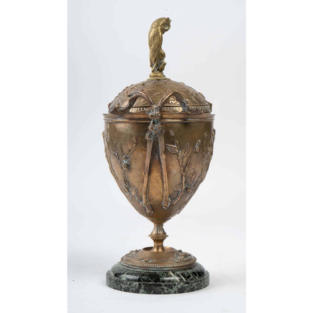 Coupe couverte en bronze et marbre, XIXème