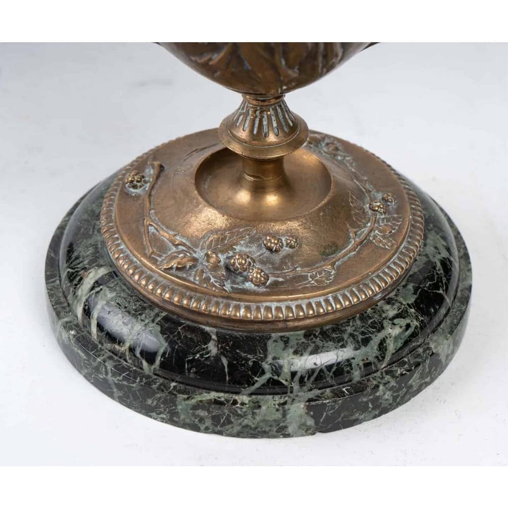 Coupe couverte en bronze et marbre, XIXème
