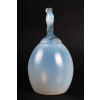 Vase couvert « Tourterelles » verre opalescent patiné bleu de René Lalique | Biron Vase couvert « Tourterelles » verre opalescent patiné bleu de René Lalique