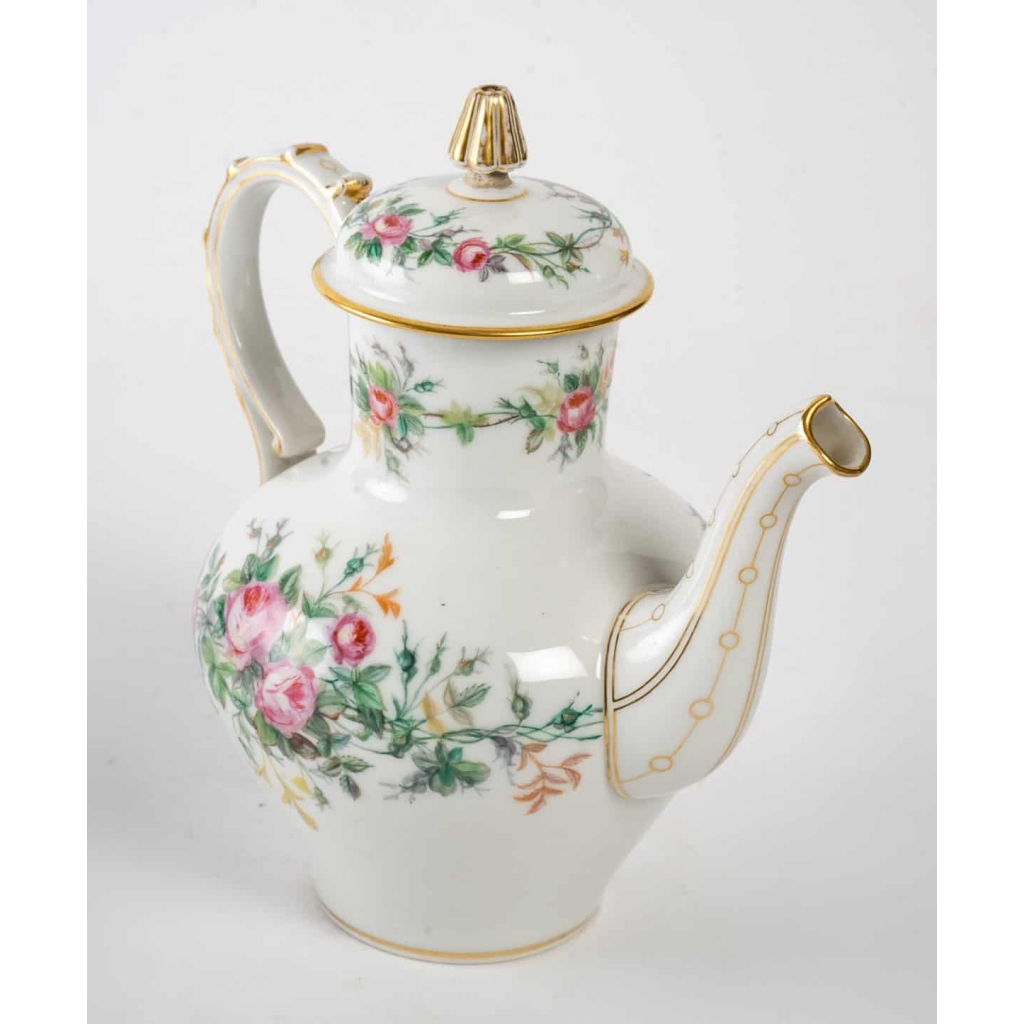 Un service à café en porcelaine de Sèvres, XIXème siècle | Biron Un service à café en porcelaine de Sèvres, XIXème siècle