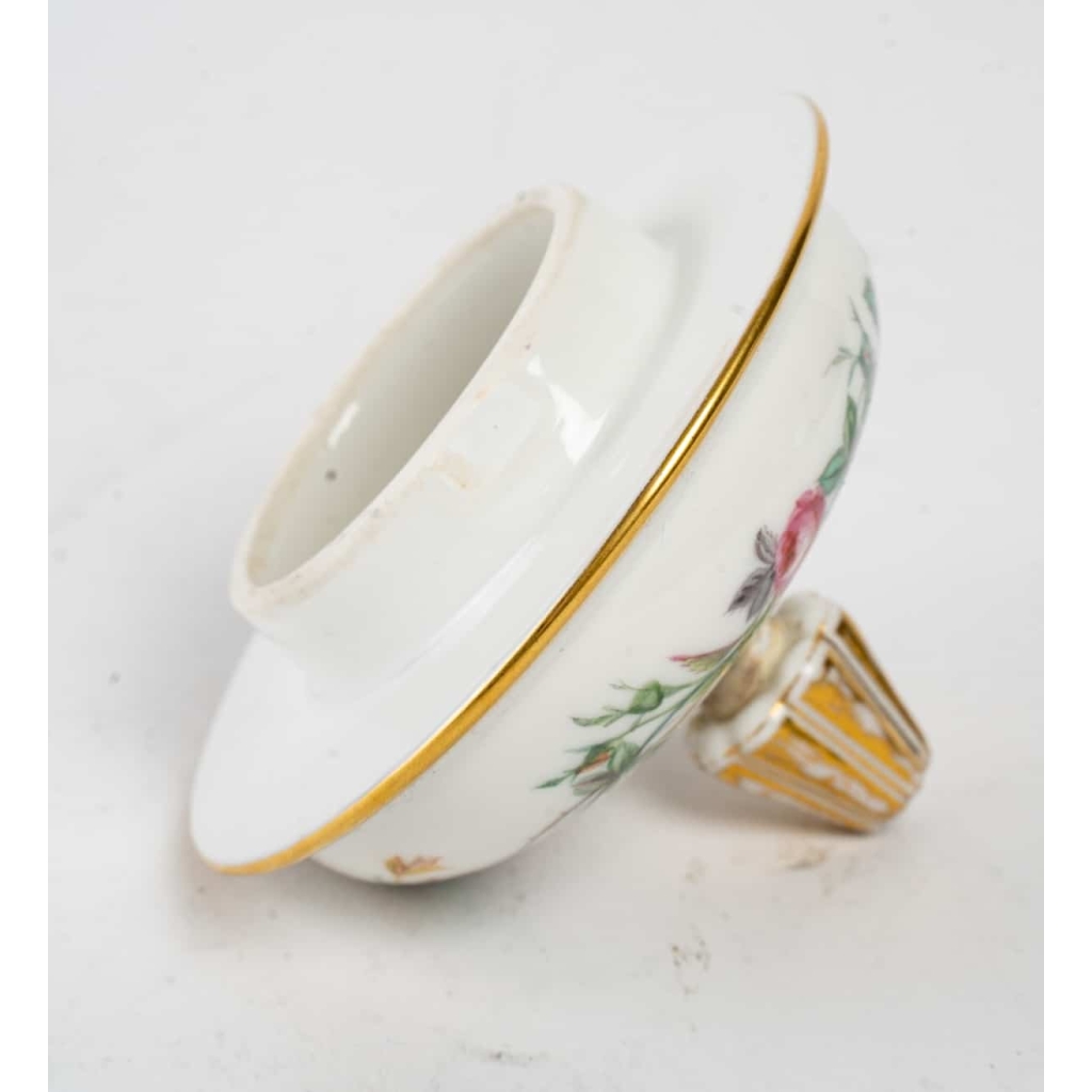Un service à café en porcelaine de Sèvres, XIXème siècle | Biron Un service à café en porcelaine de Sèvres, XIXème siècle