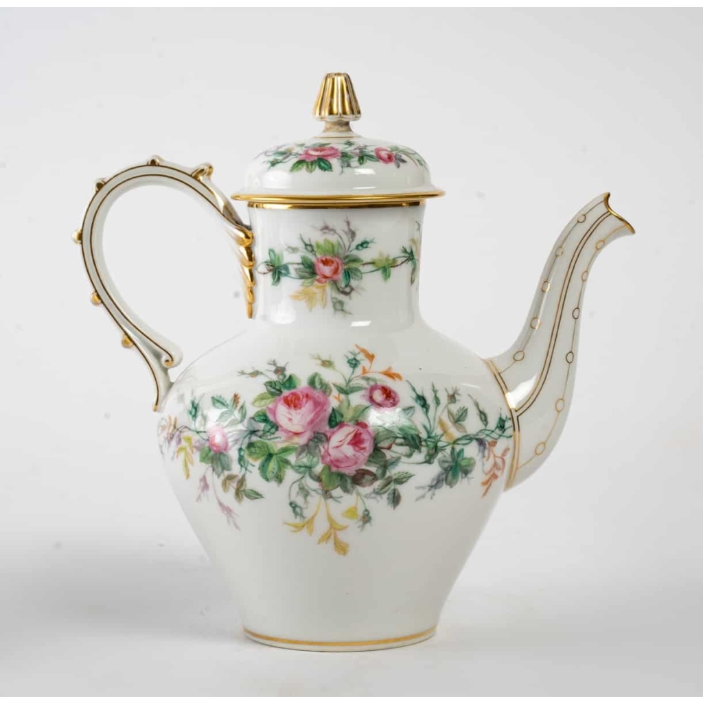 Un service à café en porcelaine de Sèvres, XIXème siècle | Biron Un service à café en porcelaine de Sèvres, XIXème siècle