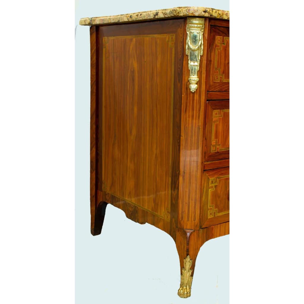une commode transition estampillée Dubois et Vassou | Biron une commode transition estampillée Dubois et Vassou