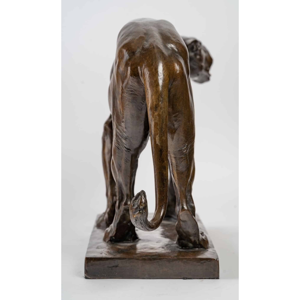Lionne signée par J. Dupon | Biron Lionne signée par J. Dupon