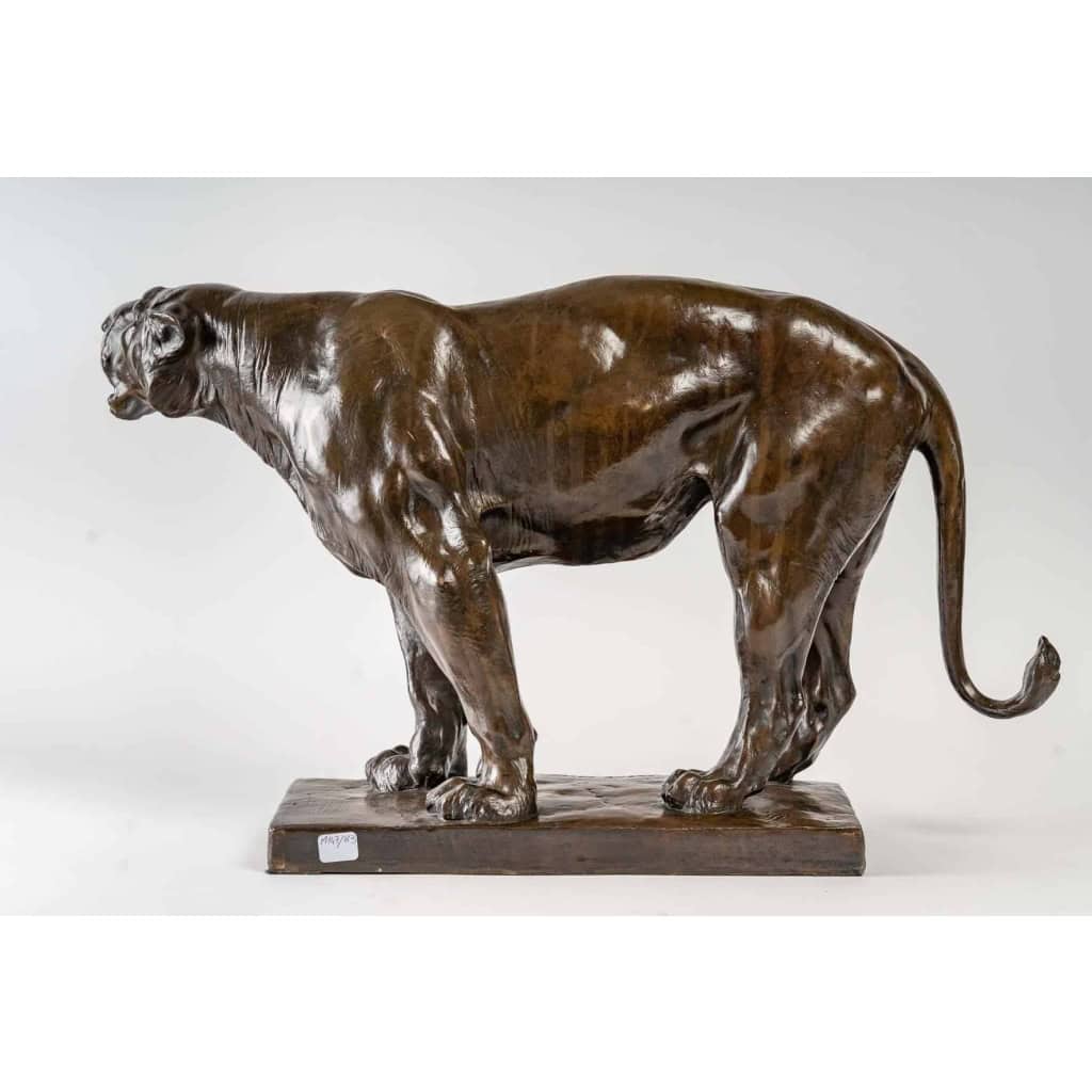 Lionne signée par J. Dupon | Biron Lionne signée par J. Dupon