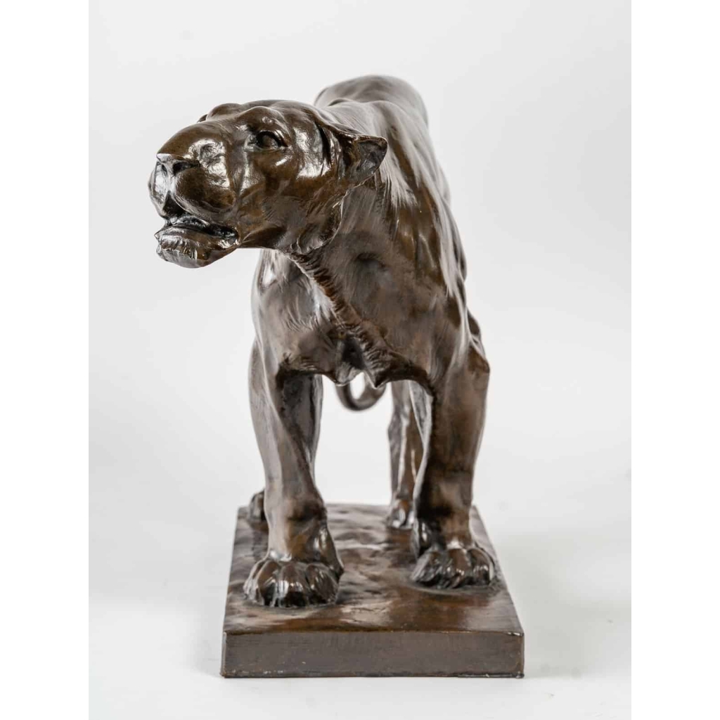 Lionne signée par J. Dupon | Biron Lionne signée par J. Dupon