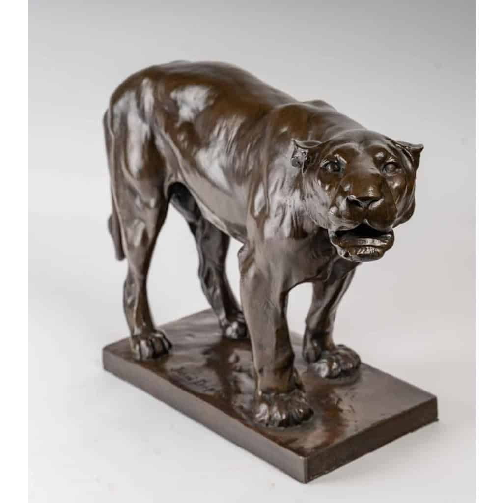 Lionne signée par J. Dupon | Biron Lionne signée par J. Dupon