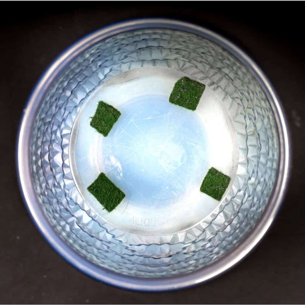 Vase « Guirlandes » verre opalescent patiné bleu de René LALIQUE | Biron Vase « Guirlandes » verre opalescent patiné bleu de René LALIQUE