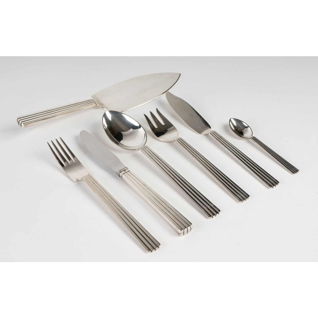 Ménagère « Bernadotte » argent massif de Georg Jensen – 37 pièces | Biron Ménagère "Bernadotte" argent massif de Georg Jensen - 37 pièces