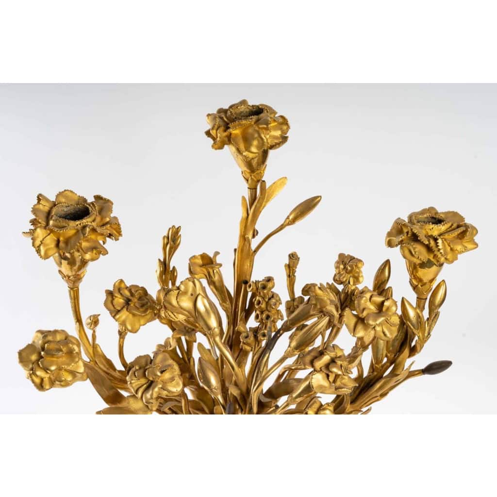 Paire de candélabres aux femmes en bronze doré et ciselé, fin XIXème | Biron Paire de candélabres aux femmes en bronze doré et ciselé, fin XIXème
