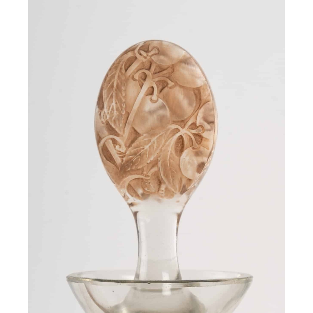Carafe « Prunelles » verre blanc patiné sépia de René LALIQUE pour Cusenier | Biron Carafe "Prunelles" verre blanc patiné sépia de René LALIQUE pour Cusenier