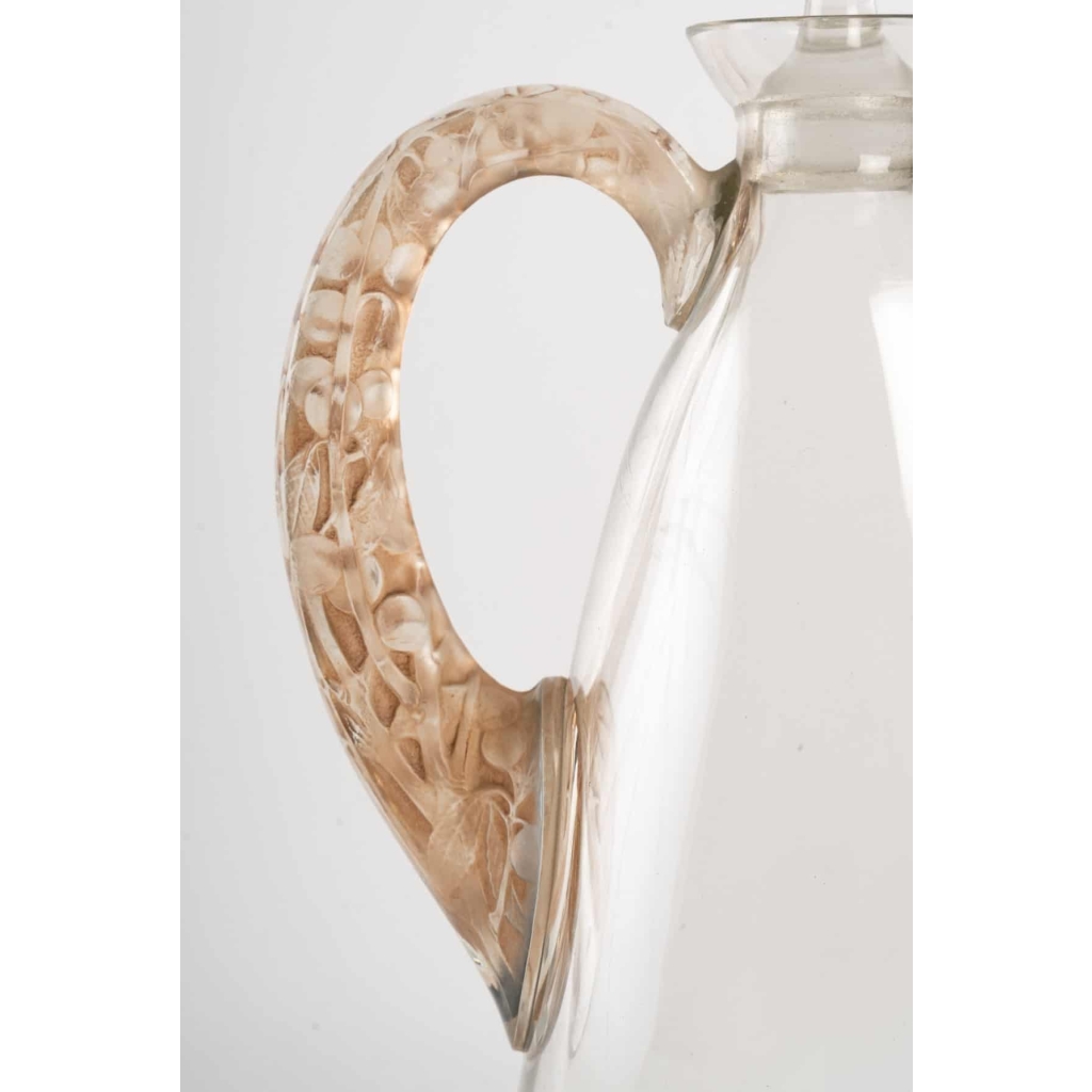 Carafe « Prunelles » verre blanc patiné sépia de René LALIQUE pour Cusenier | Biron Carafe "Prunelles" verre blanc patiné sépia de René LALIQUE pour Cusenier