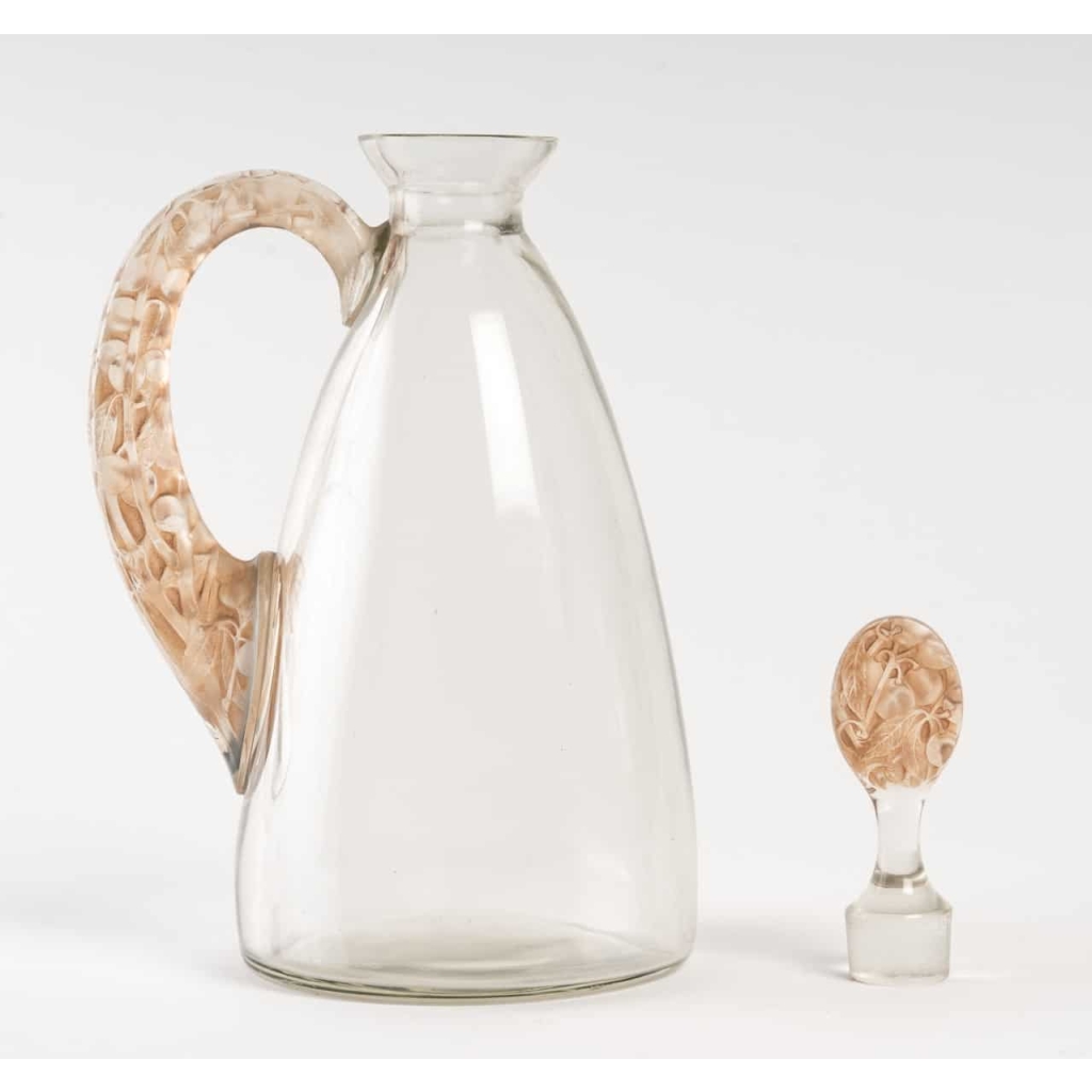Carafe « Prunelles » verre blanc patiné sépia de René LALIQUE pour Cusenier | Biron Carafe "Prunelles" verre blanc patiné sépia de René LALIQUE pour Cusenier