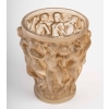 Vase « Bacchantes » verre blanc patiné sépia de René LALIQUE | Biron Vase "Bacchantes" verre blanc patiné sépia de René LALIQUE