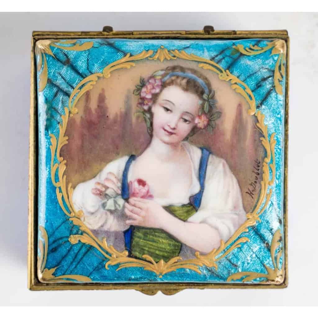 Petite boîte a bijoux art nouveau signée H. Doublet