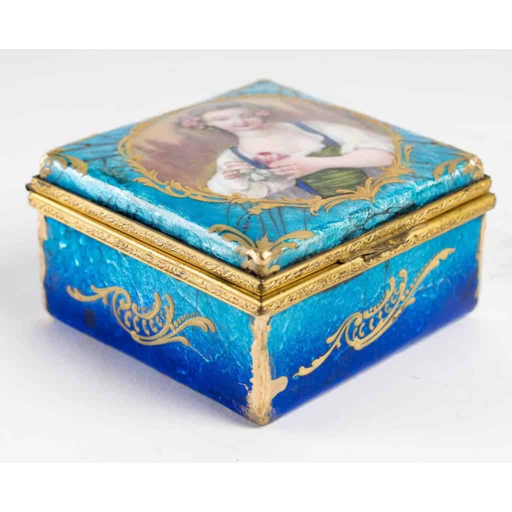 Petite boîte a bijoux art nouveau signée H. Doublet