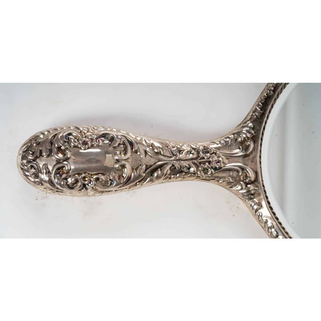 Dream and Love- Nécessaire de Coiffeuse en argent. Travail anglais de la Maison Broadway § Co,1919. | Biron Dream and Love- Nécessaire de Coiffeuse en argent. Travail anglais de la Maison Broadway § Co,1919.