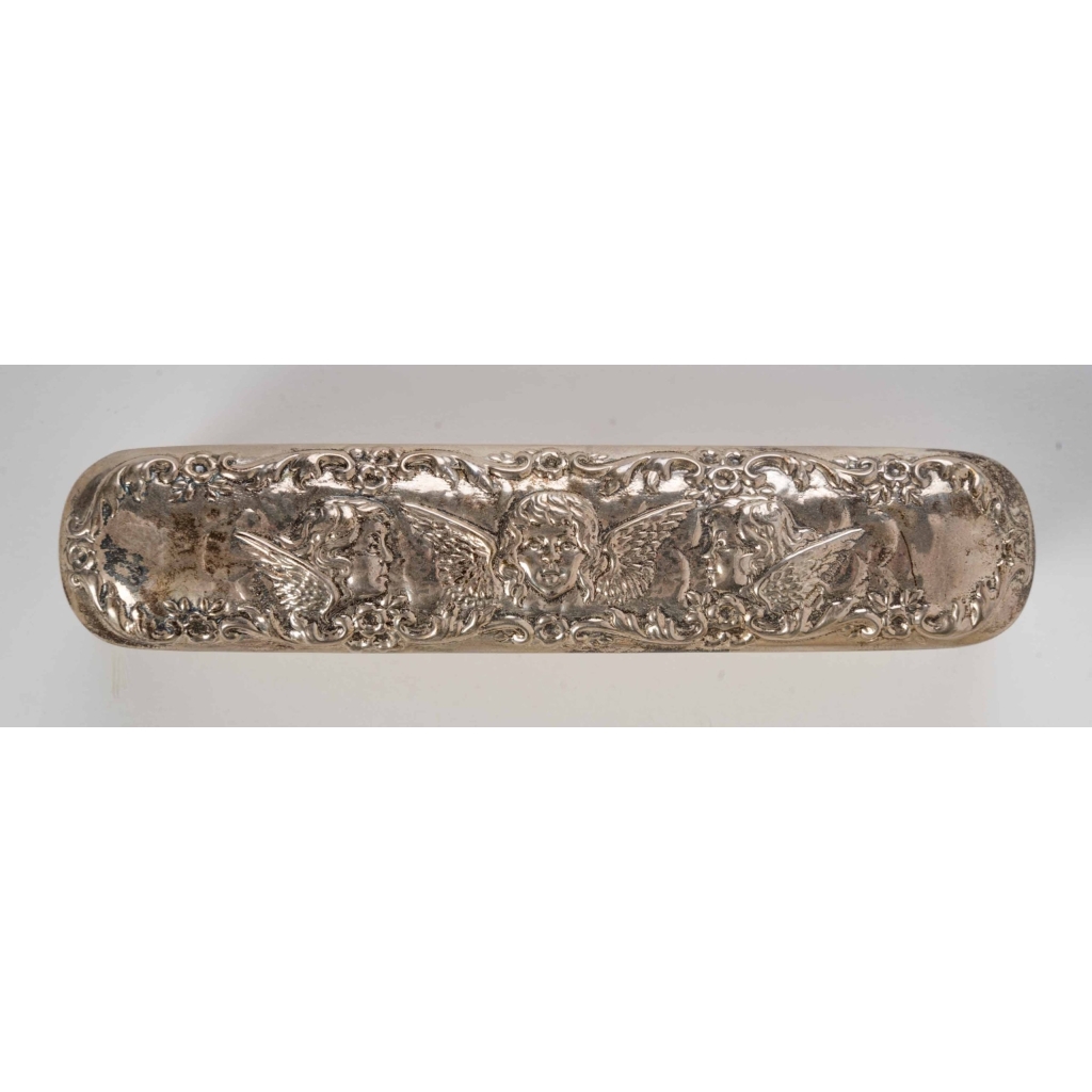 Dream and Love- Nécessaire de Coiffeuse en argent. Travail anglais de la Maison Broadway § Co,1919. | Biron Dream and Love- Nécessaire de Coiffeuse en argent. Travail anglais de la Maison Broadway § Co,1919.