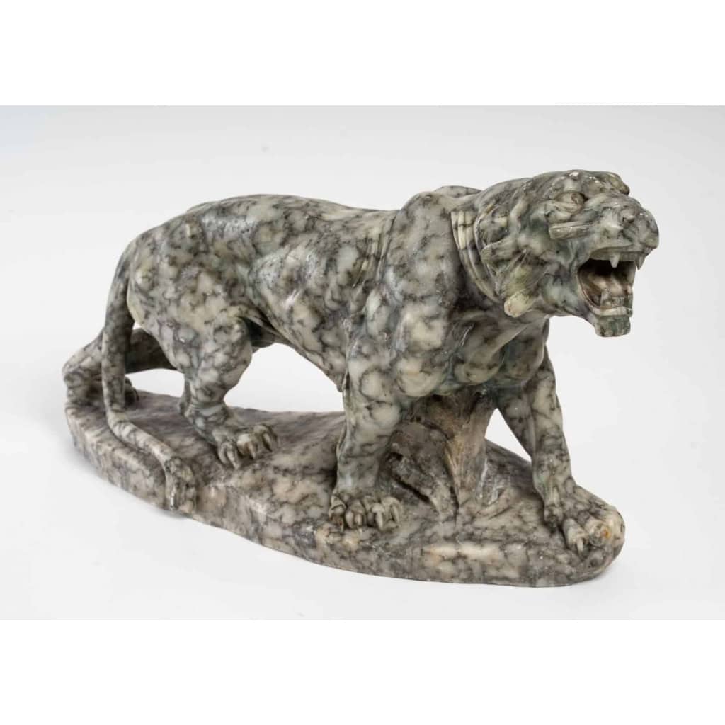 Sculpture de tigre en marbre, XXème siècle | Biron Sculpture de tigre en marbre, XXème siècle
