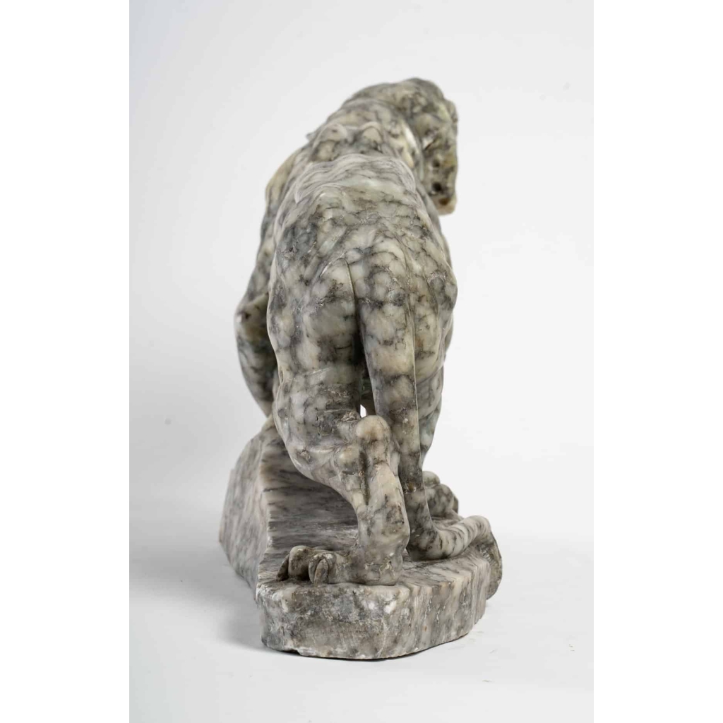 Sculpture de tigre en marbre, XXème siècle | Biron Sculpture de tigre en marbre, XXème siècle