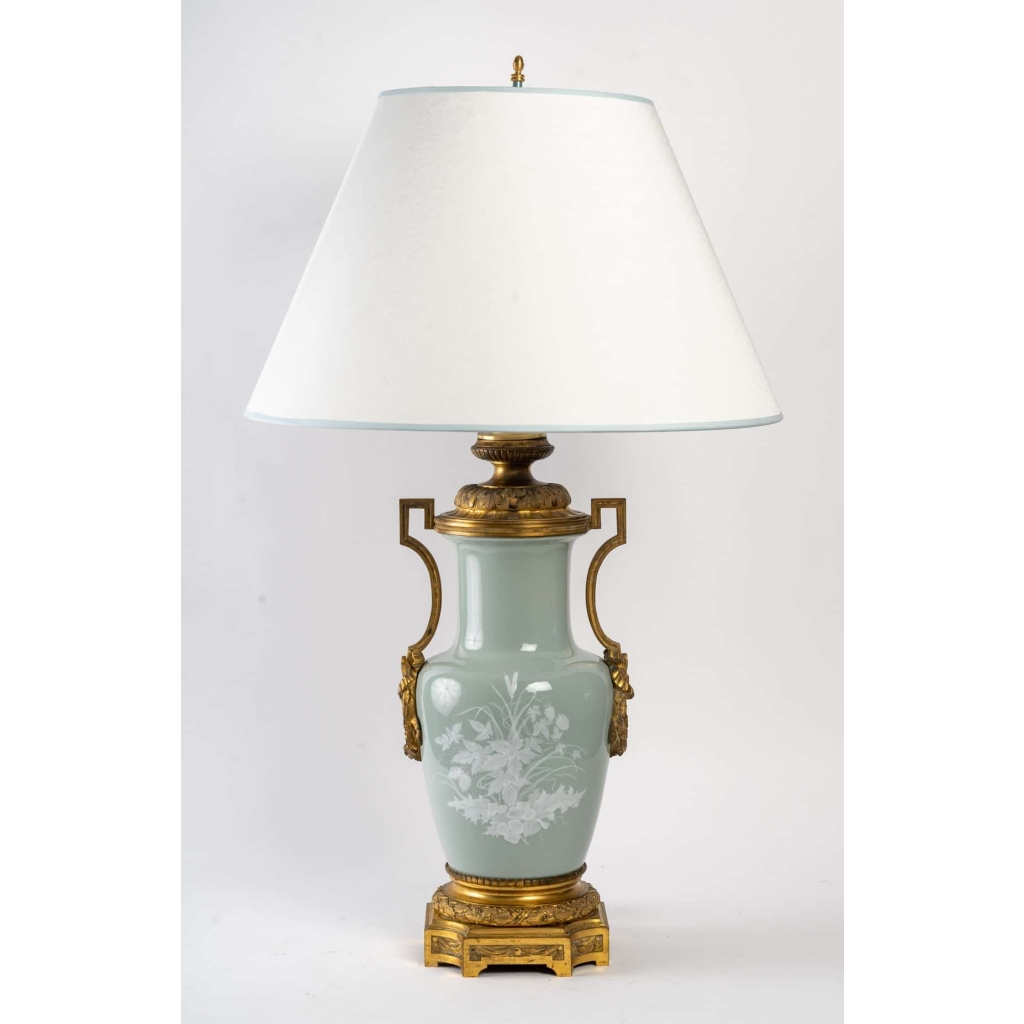 Paire de lampes en porcelaine. Époque Napoléon III