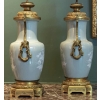 Paire de lampes en porcelaine. Époque Napoléon III
