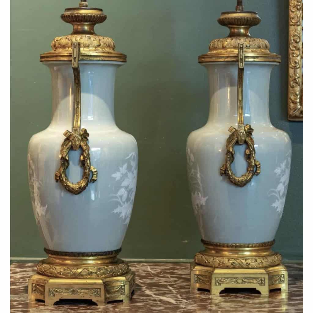 Paire de lampes en porcelaine. Époque Napoléon III