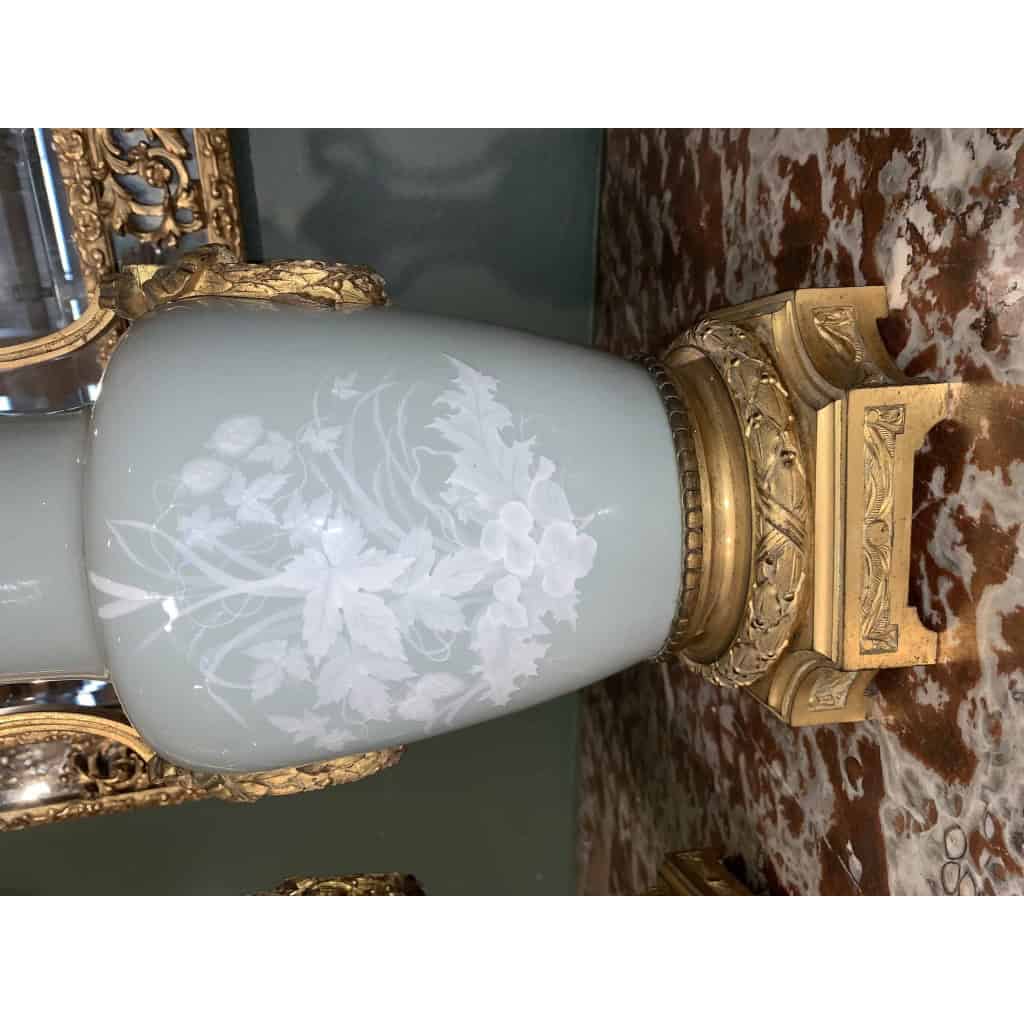 Paire de lampes en porcelaine. Époque Napoléon III