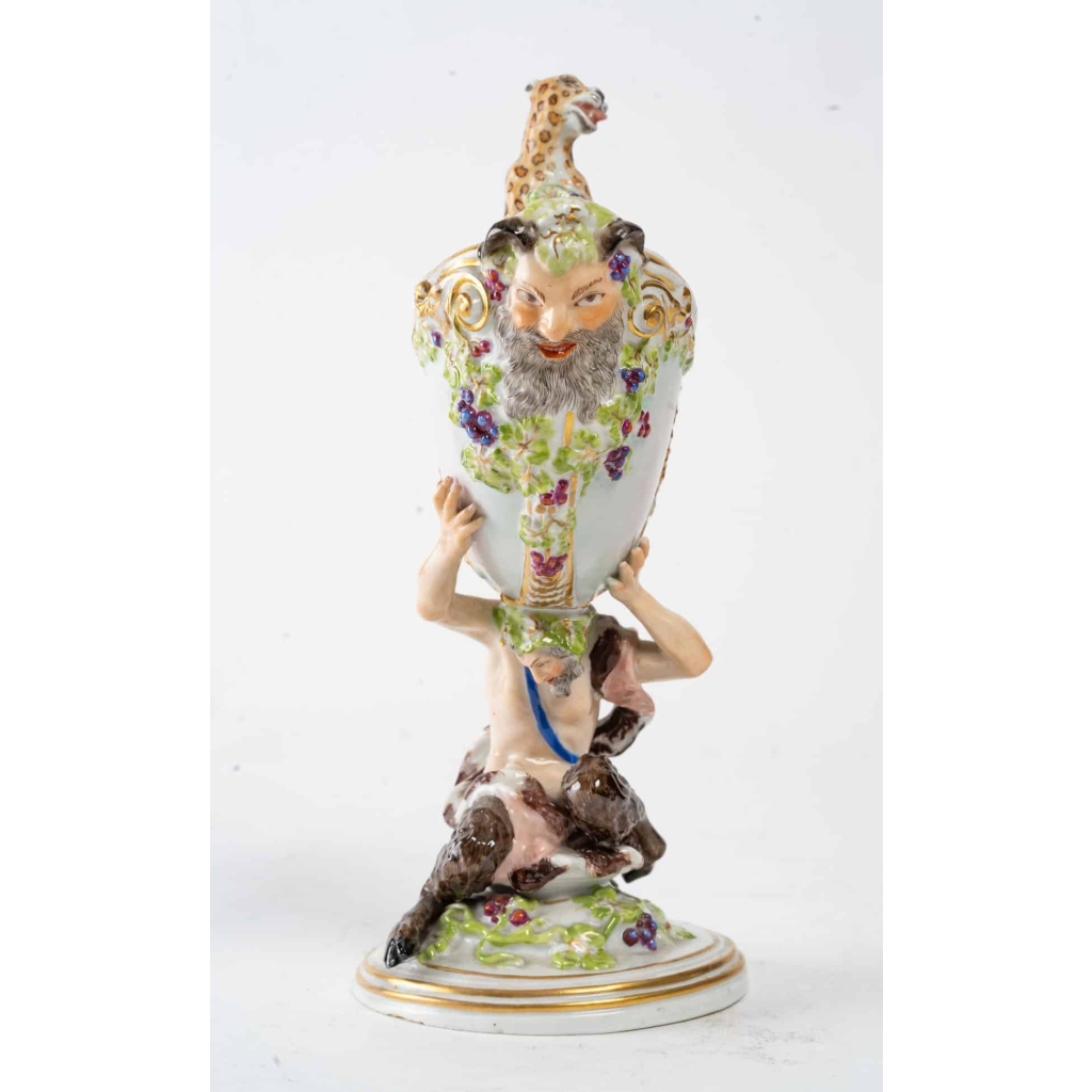 Nautile en porcelaine, XIXème. | Biron Nautile en porcelaine, XIXème.
