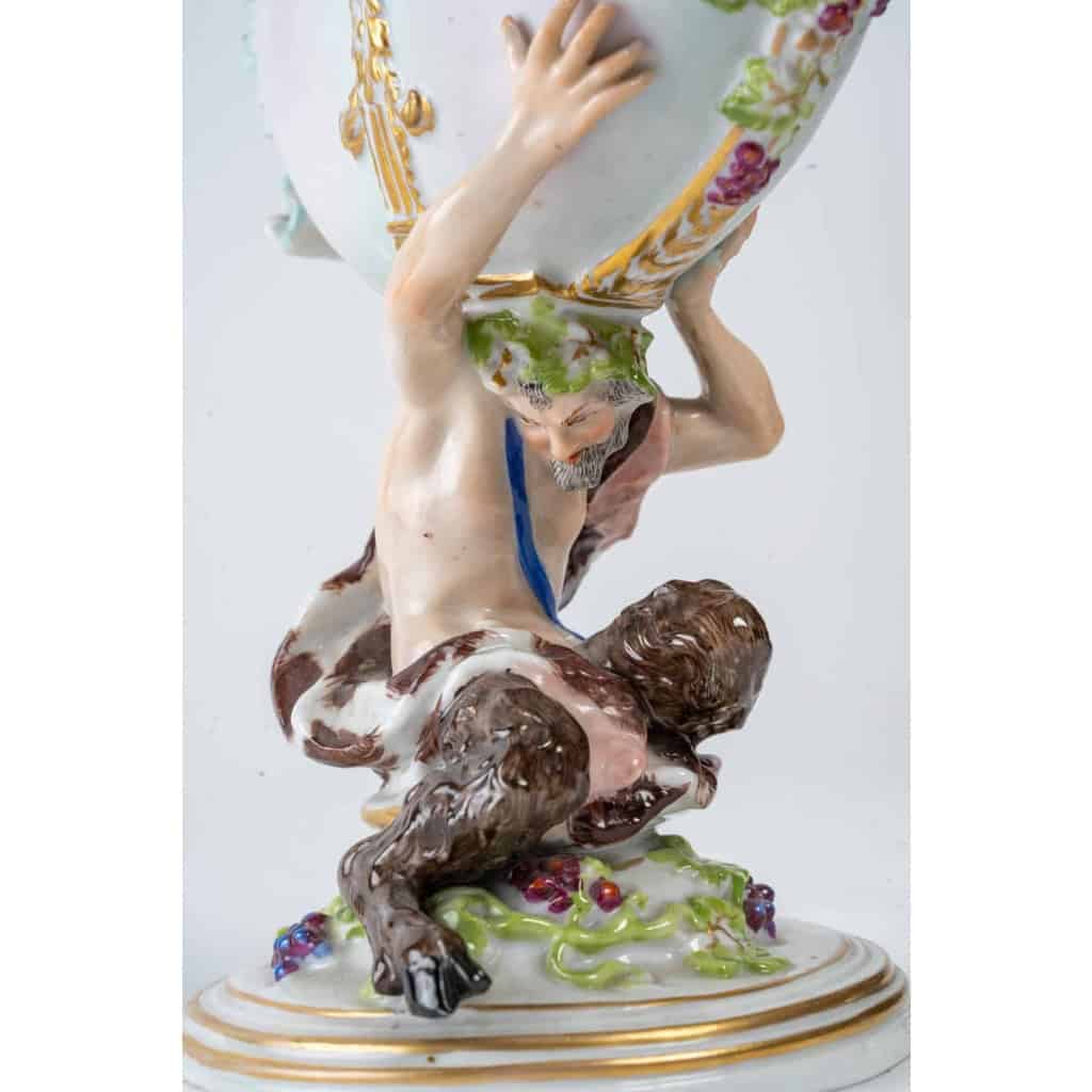 Nautile en porcelaine, XIXème. | Biron Nautile en porcelaine, XIXème.