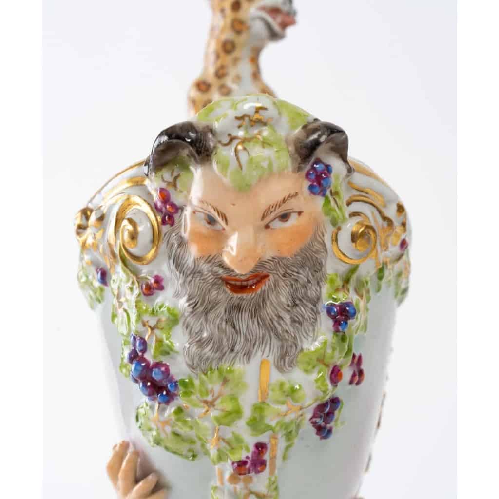 Nautile en porcelaine, XIXème. | Biron Nautile en porcelaine, XIXème.