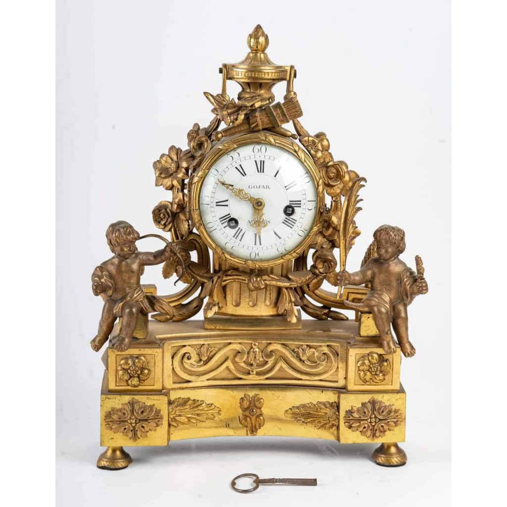 Pendule en bronze fin XVIIIème / Début XIXème | Biron |||||||||||