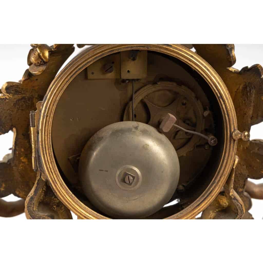 Pendule en bronze fin XVIIIème / Début XIXème | Biron Pendule en bronze fin XVIIIème / Début XIXème
