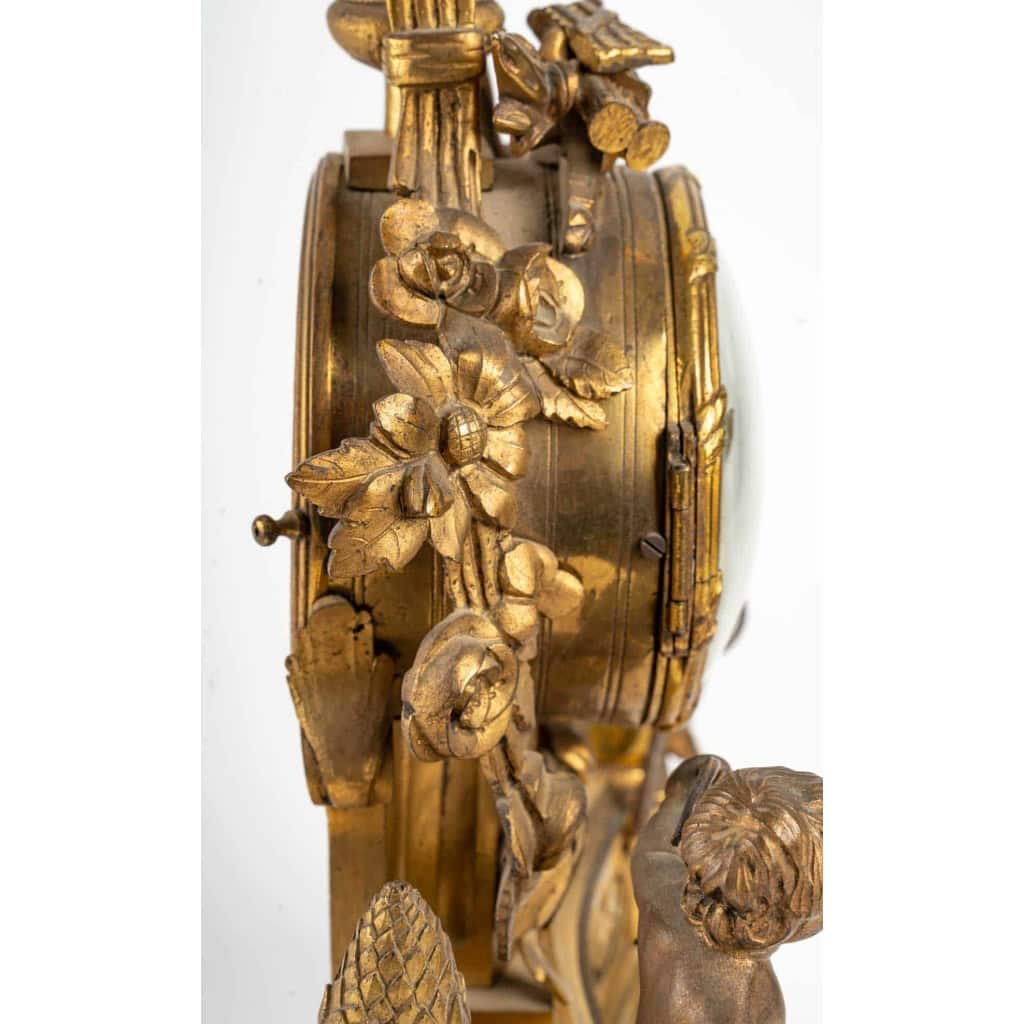 Pendule en bronze fin XVIIIème / Début XIXème | Biron Pendule en bronze fin XVIIIème / Début XIXème