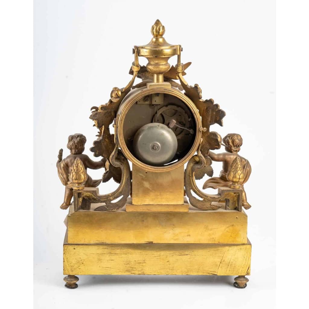 Pendule en bronze fin XVIIIème / Début XIXème | Biron Pendule en bronze fin XVIIIème / Début XIXème
