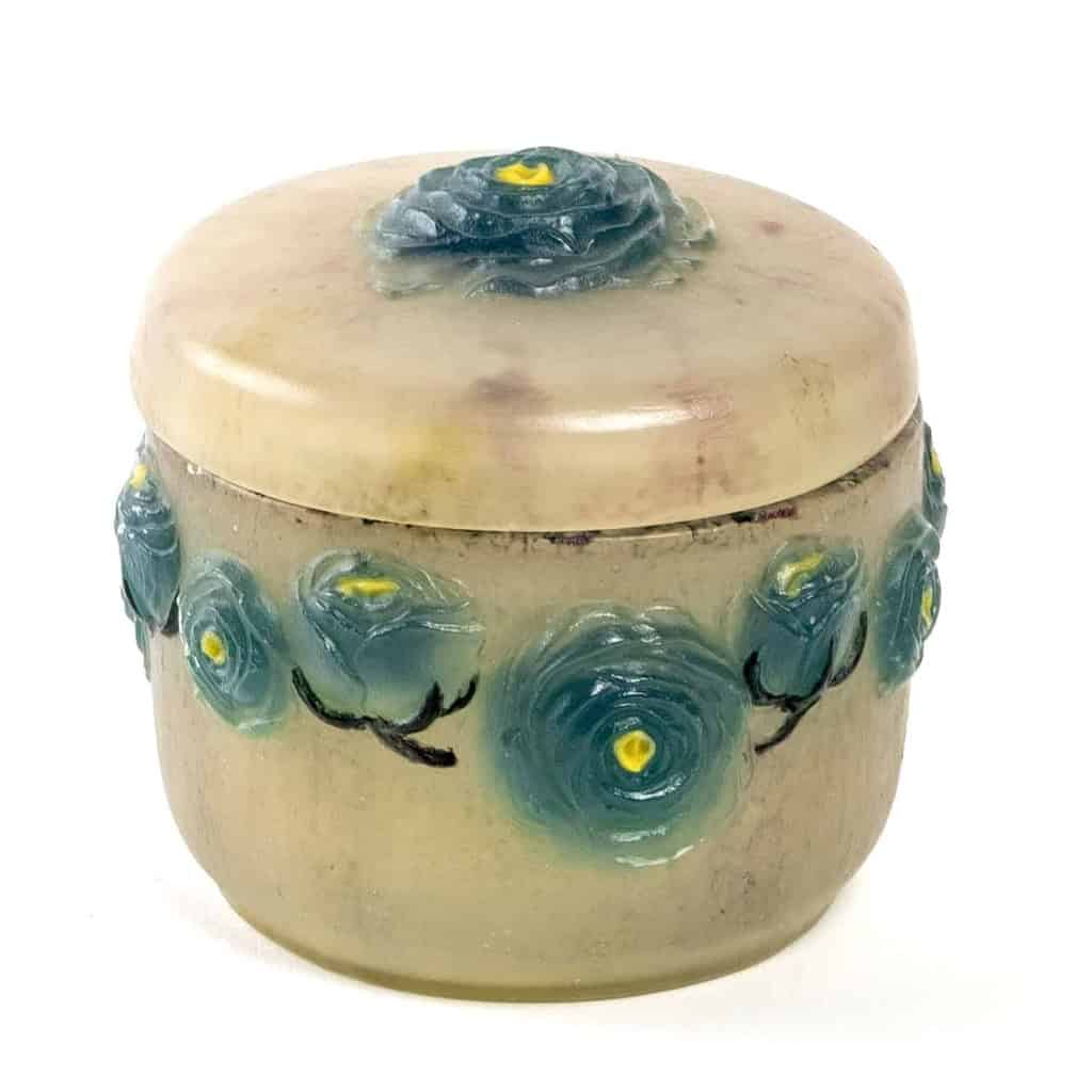 Boîte « Roses », « Renonculus » pâte de verre turquoise, jaune et blanche de Gabriel ARGY-ROUSSEAU | Biron Boîte "Roses", "Renonculus" pâte de verre turquoise, jaune et blanche de Gabriel ARGY-ROUSSEAU