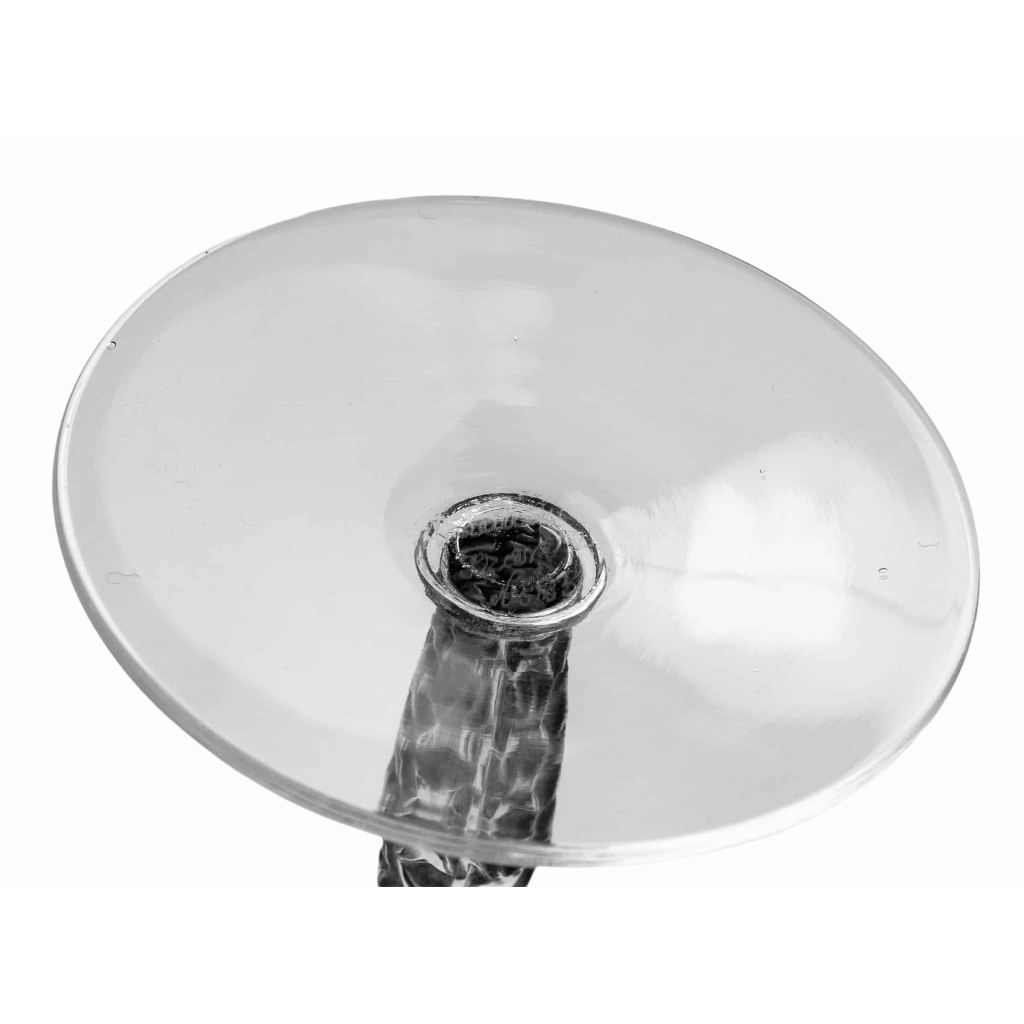 Suite de 5 cinq verres à vin « Dornach » verre blanc patiné gris de René LALIQUE | Biron Suite de 5 cinq verres à vin "Dornach" verre blanc patiné gris de René LALIQUE