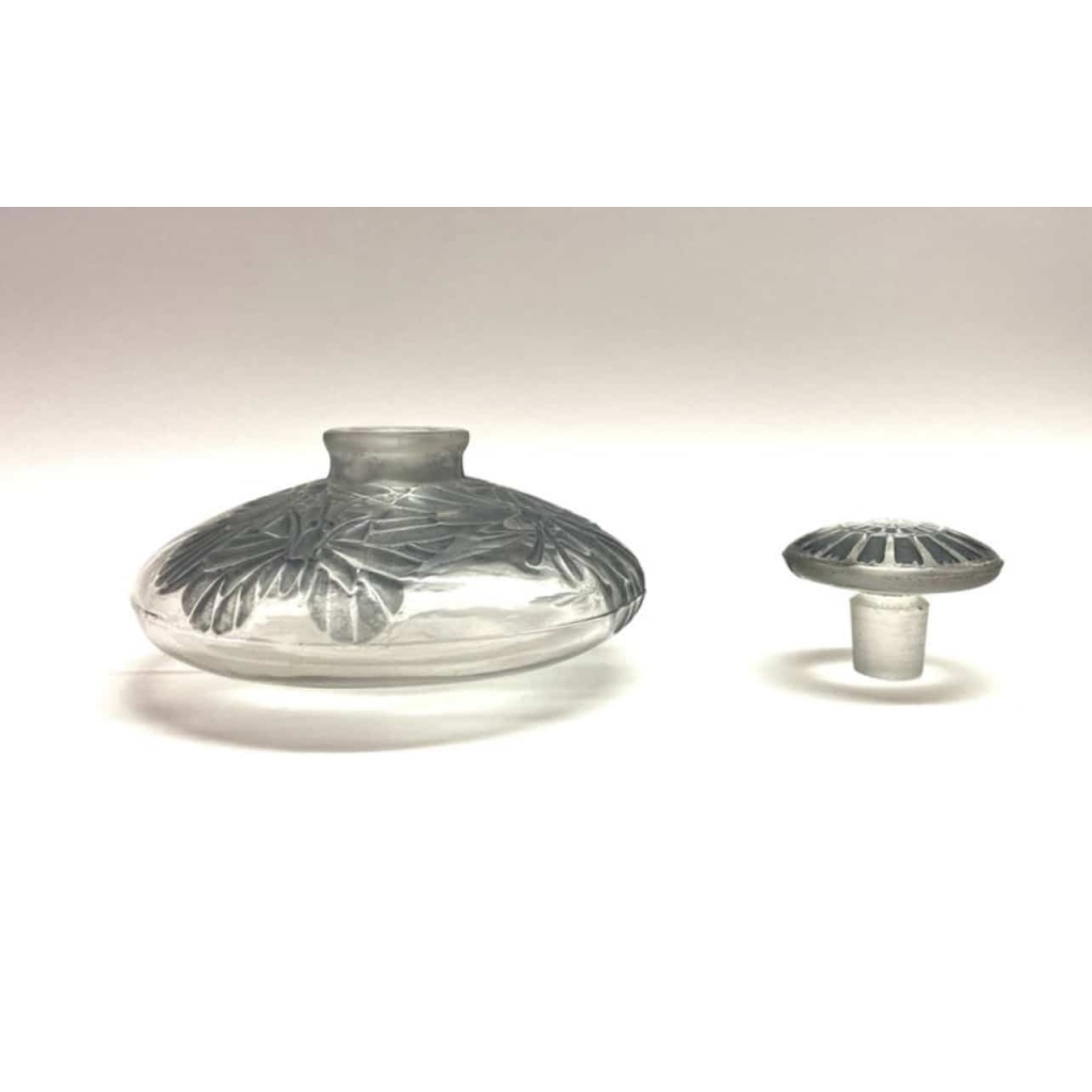 Flacon « Misti » verre blanc patiné bleu de René LALIQUE pour L.T PIVER | Biron Flacon "Misti" verre blanc patiné bleu de René LALIQUE pour L.T PIVER
